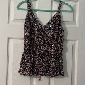 SIENNA SKY TOP/ M LIKE NEW/4 BUTTONS GATHERED AT WAIST WITH TIE / NAVY FLORAL